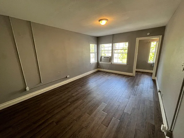 5105 Bell St #3 — Photo 3