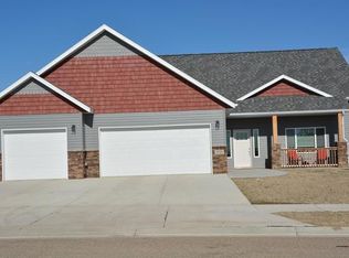 5525 Superior Dr, Bismarck, ND 58503