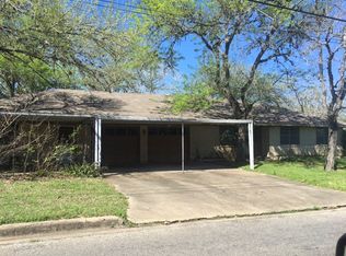 412 Lavaca St, Yoakum, TX 77995