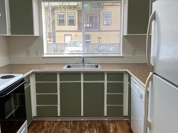 2nd image of 8425 166th Ave NE APT 3