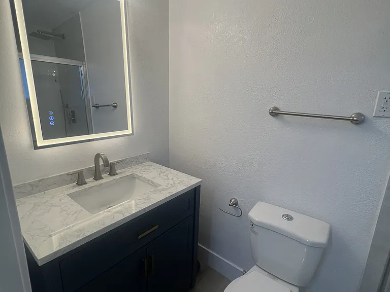 548 Las Palmas Ave #B — Photo 8