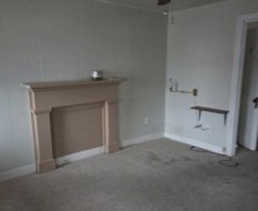 4th image of 300 E Louther St