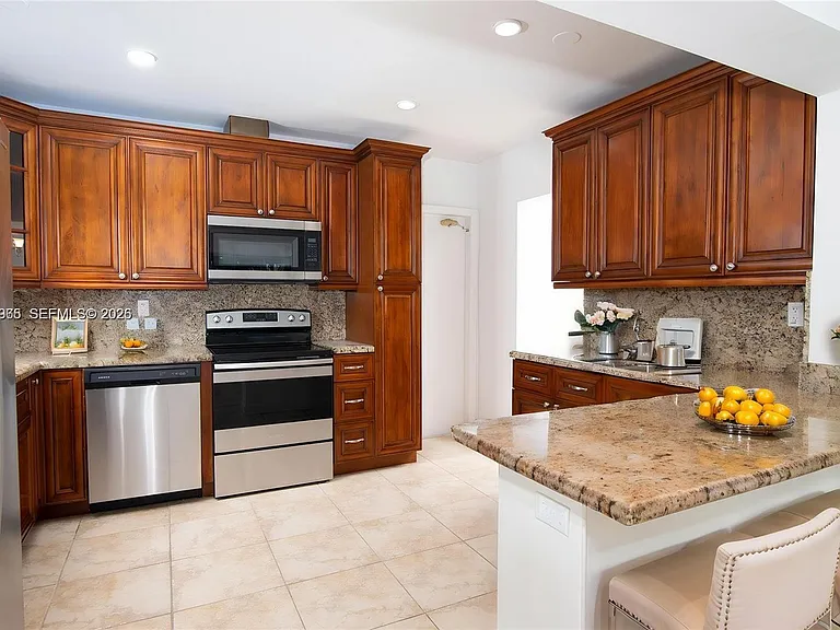9310 SW 57th Ter — Photo 4