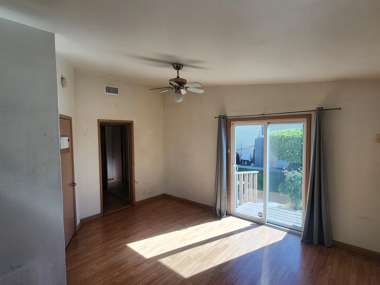3 bed, 2292 sqft, $1,300 — Photo 2