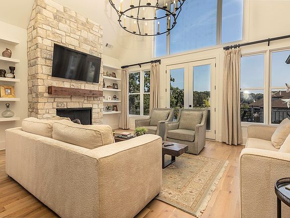 3rd image of 10034 Pointe Cv