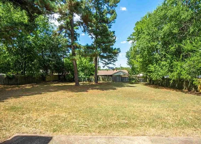 1203 Blueridge Pkwy — Photo 2