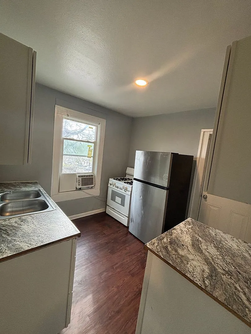 3 Bedroom Unit in Highland! — Photo 3