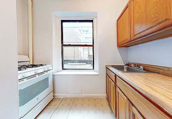 5th image of 200 Haven Ave APT 2N