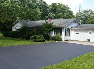 4612 Valley View Rd, Crystal Lake, IL 60012