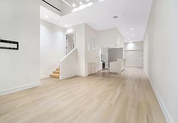 4th image of 246 W 17th St #1A