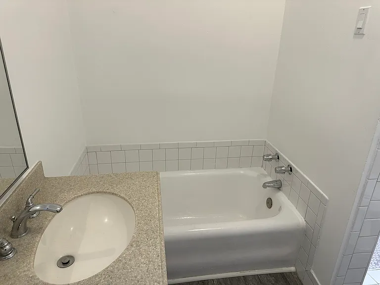 6138 1/2 Saturn St — Photo 14