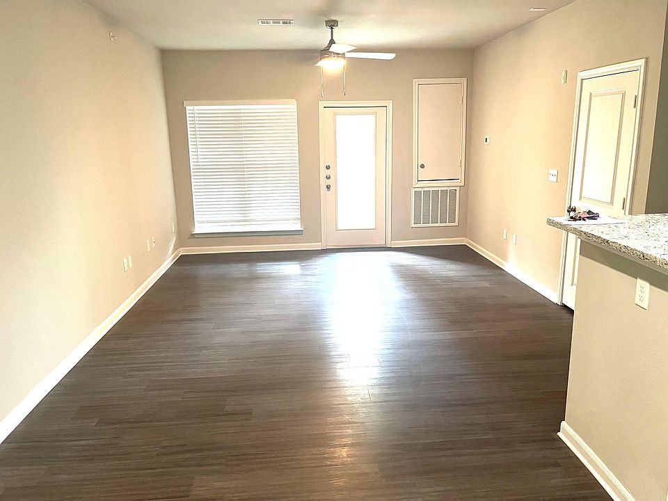 1st image of 2602 S John Redditt Dr #1