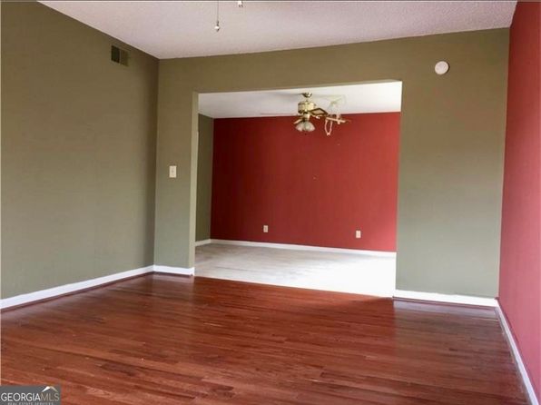 1305 Camelot Dr S, Atlanta, GA 30349