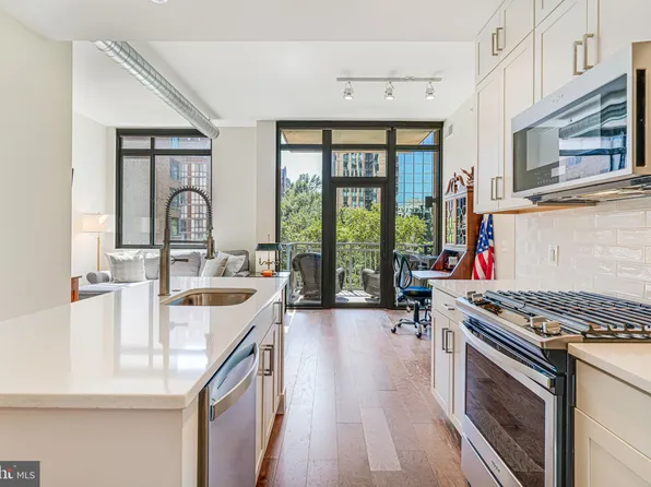 2000 Clarendon Blvd Unit 307, Arlington, VA 22201