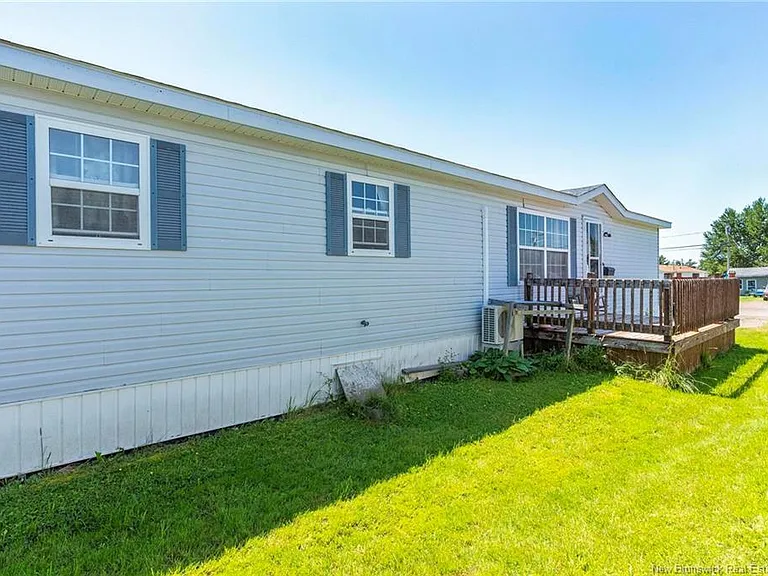 29 Gerald Blvd — Photo 2