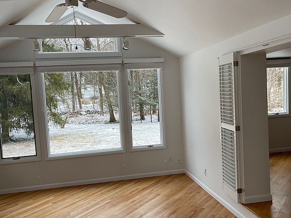 4th image of 76 Haviland Ct