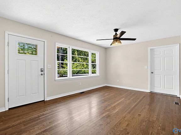 5th image of 1809 Winston St