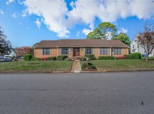 5220 Oakengate Dr, Virginia Beach, VA 23462