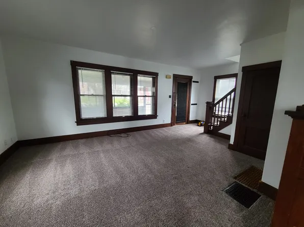 342 W Everett St, Dixon, IL 61021