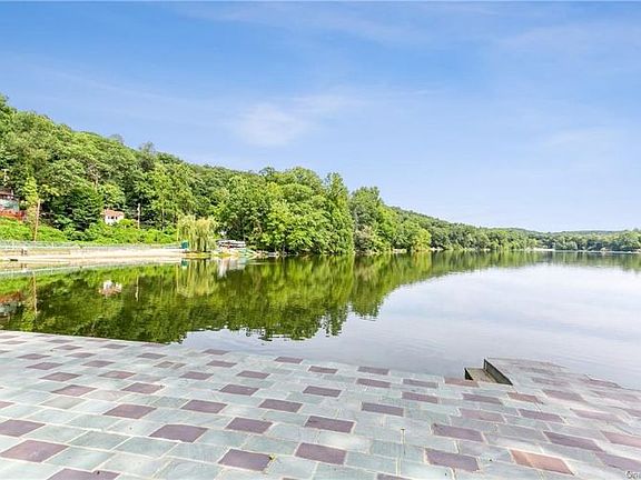 3rd image of 209 Lake Dr