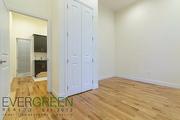Rented by Evergreen Apartments BK | media 16