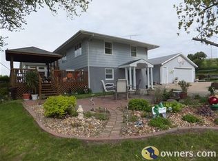 1636 W Front St, Blue Grass, IA 52726