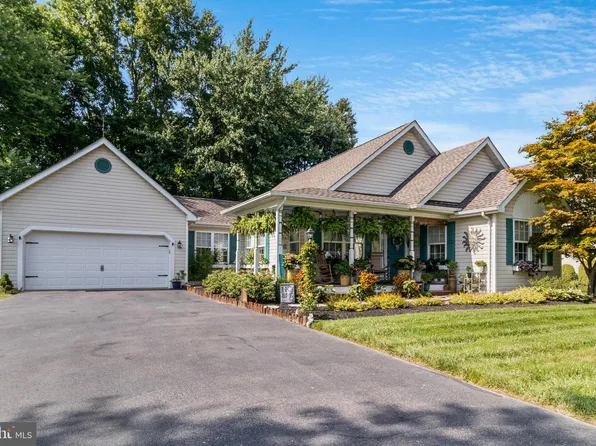 35402 Golf Course Dr, Mechanicsville, MD 20659
