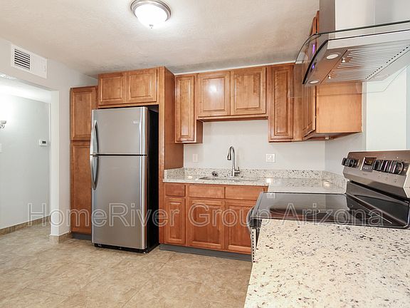 5th image of 2721 W Marshall Ave