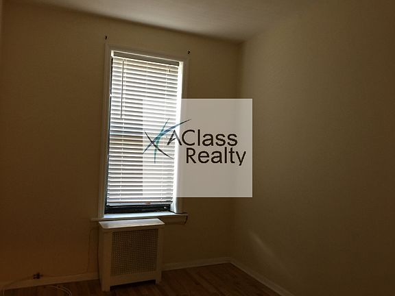 3rd image of 2411 41st St APT 2F