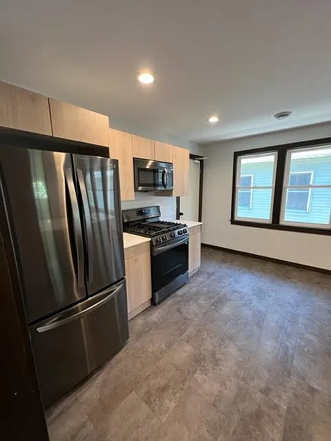 4 bed, $2,200 — Photo 4