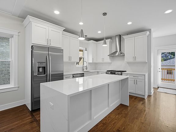 4th image of 4204 N Oriole Ave