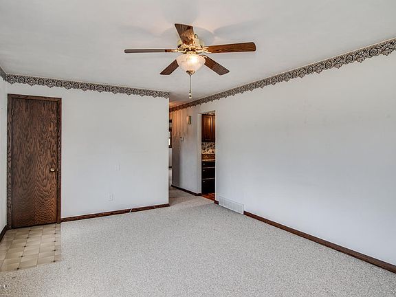 2nd image of 138 Dulles Dr