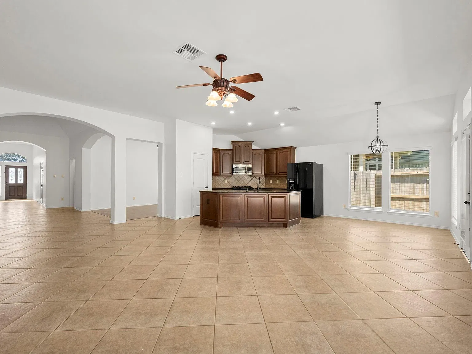 4 bed, 2.0 bath, 2330 sqft, $2,595 — Photo 2