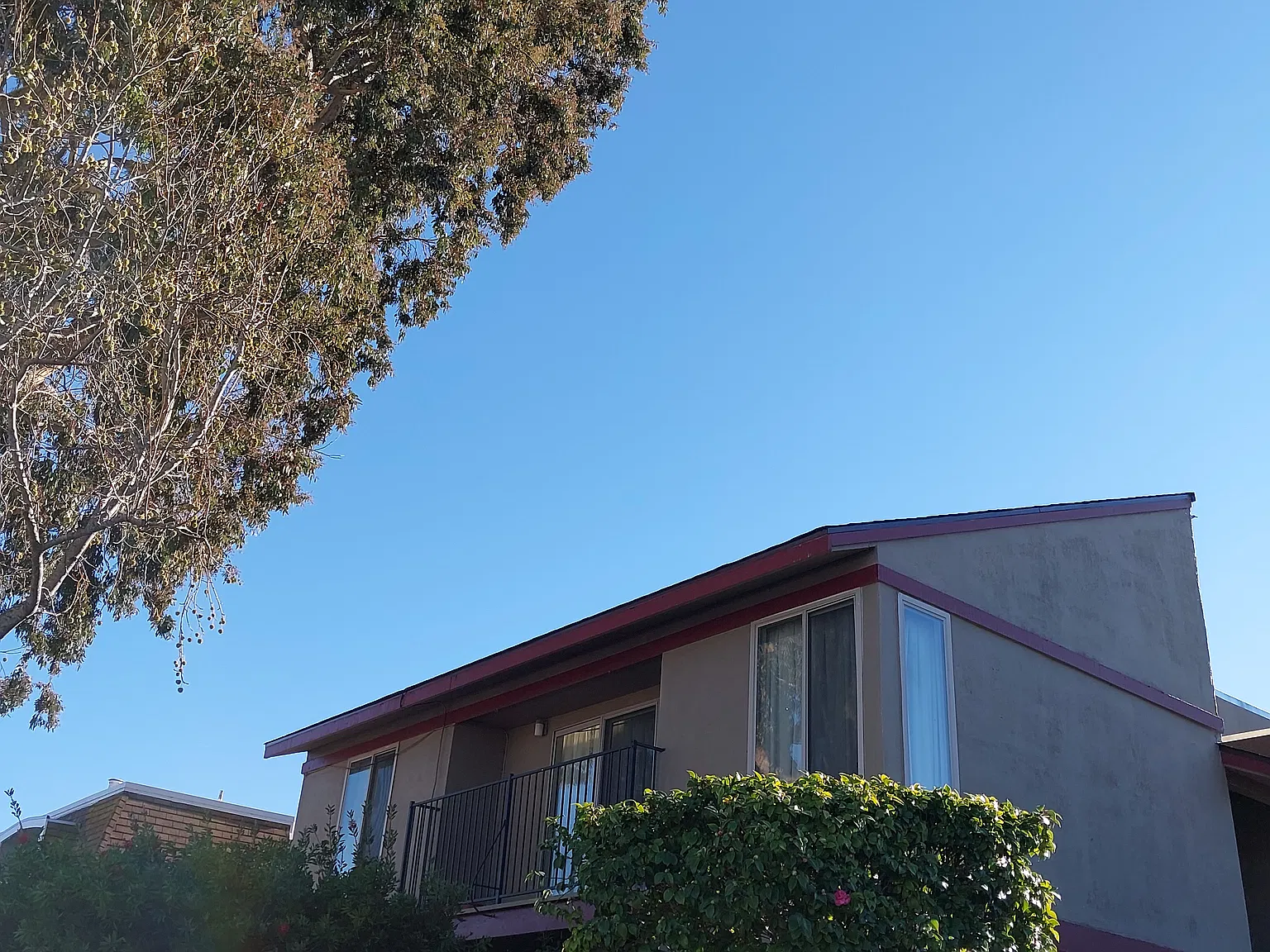 Capuchino Ave, Burlingame — Photo 1