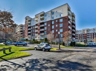 38 Village Rd APT 608, Middleton, MA 01949