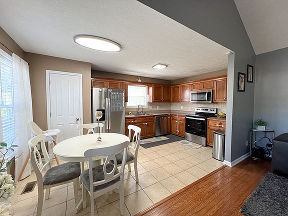 5th image of 3677 Aurora Dr