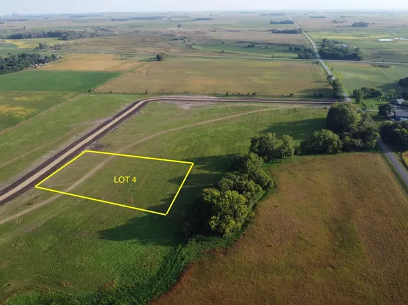 4 Oak Creek Cir, Big Stone City, SD 57216