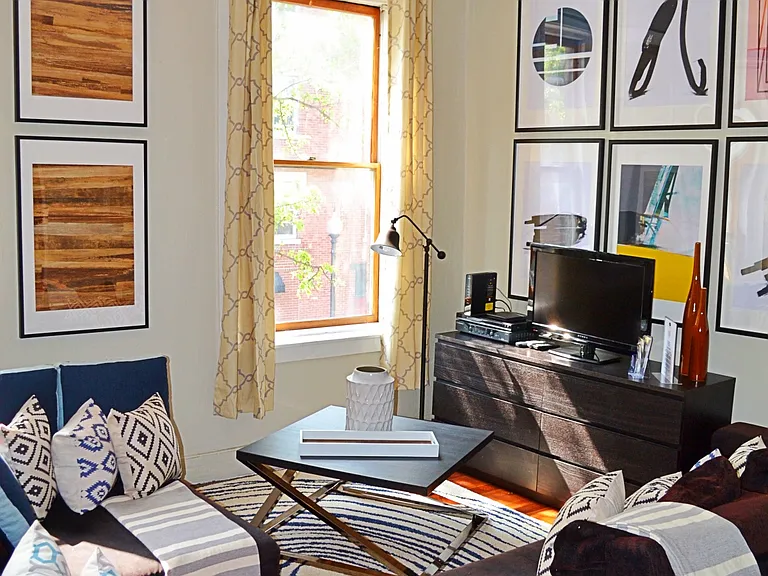 435 Hanover St #2D — Photo 4