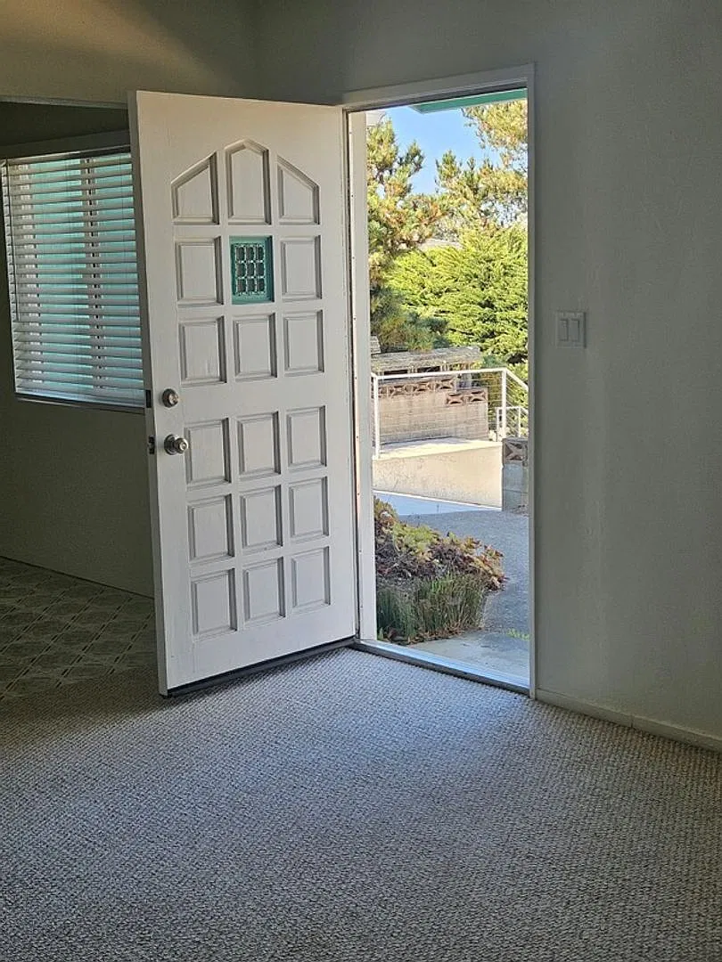 3 bedroom home in the Heights — Photo 3
