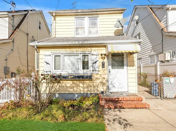 164-35 76th Ave, Fresh Meadows, NY 11366