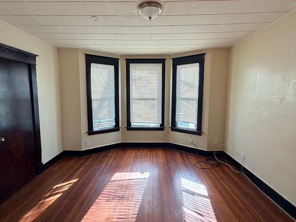 1st image of 327 Bassett St #B