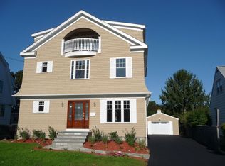 350 Riverside Dr, Fairfield, CT 06824