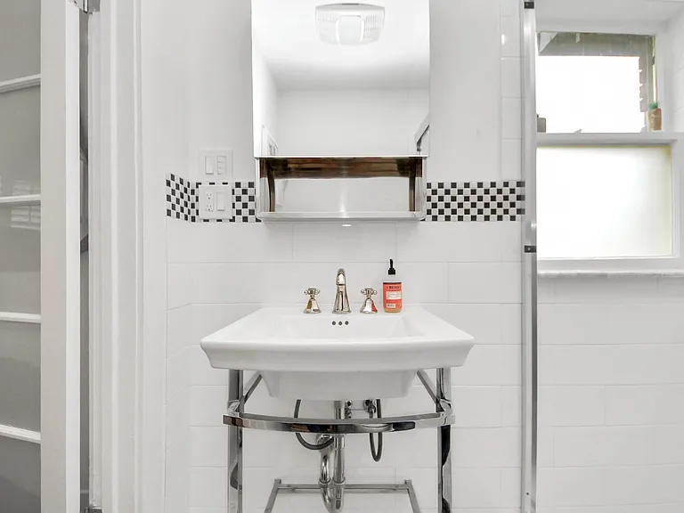1214 Bartlett St #16 — Photo 11