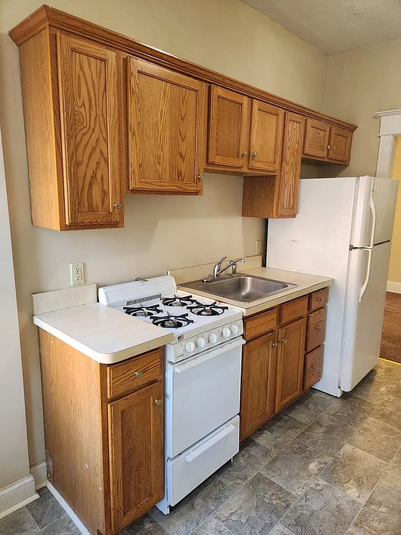 chv-002 ; 530 High Street — Photo 1