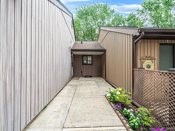 3rd image of 194 Strathmore Gate Drive