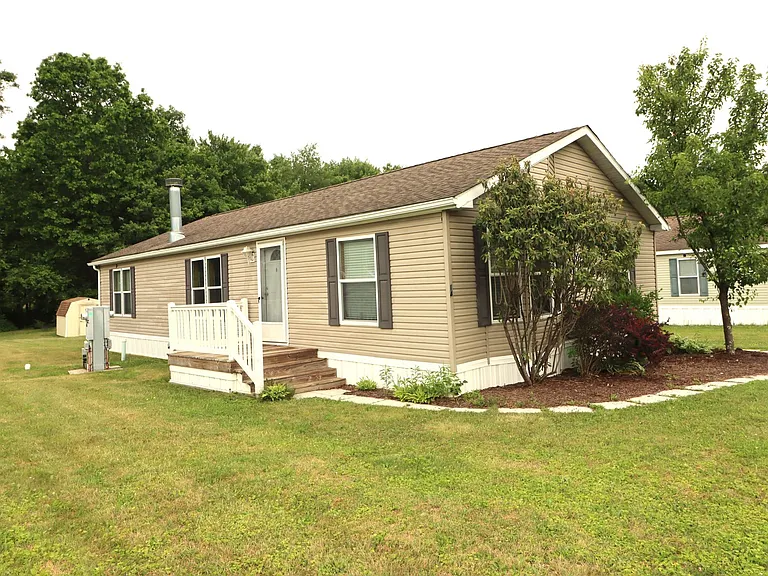 14 Meadowview Dr — Photo 2