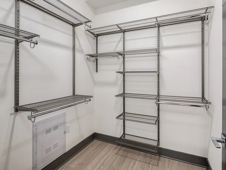 Walk-in Closet | B THREE