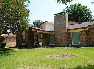 3820 Country Club Dr W, Irving, TX 75038