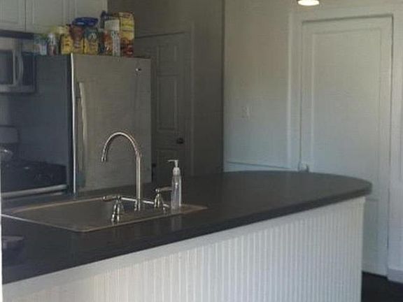 3rd image of 642 MAIN Street
