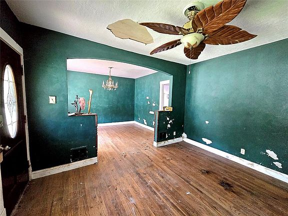 4th image of 2125 Knox Ave